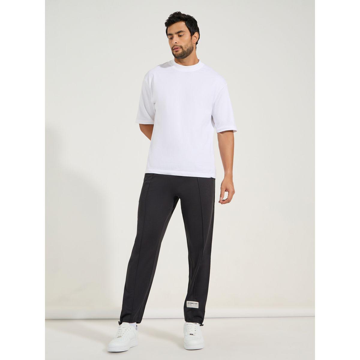 جوغر بتفاصيل محزوزة مع شارة-men-clothing-sportswearandactivewear-bottoms-joggers-image-2