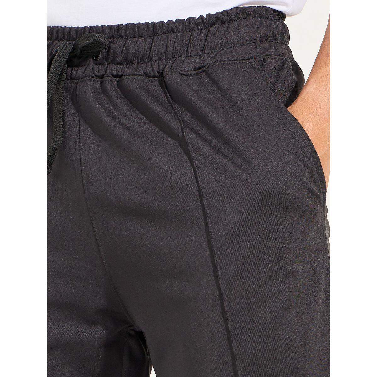 جوغر بتفاصيل محزوزة مع شارة-men-clothing-sportswearandactivewear-bottoms-joggers-image-3