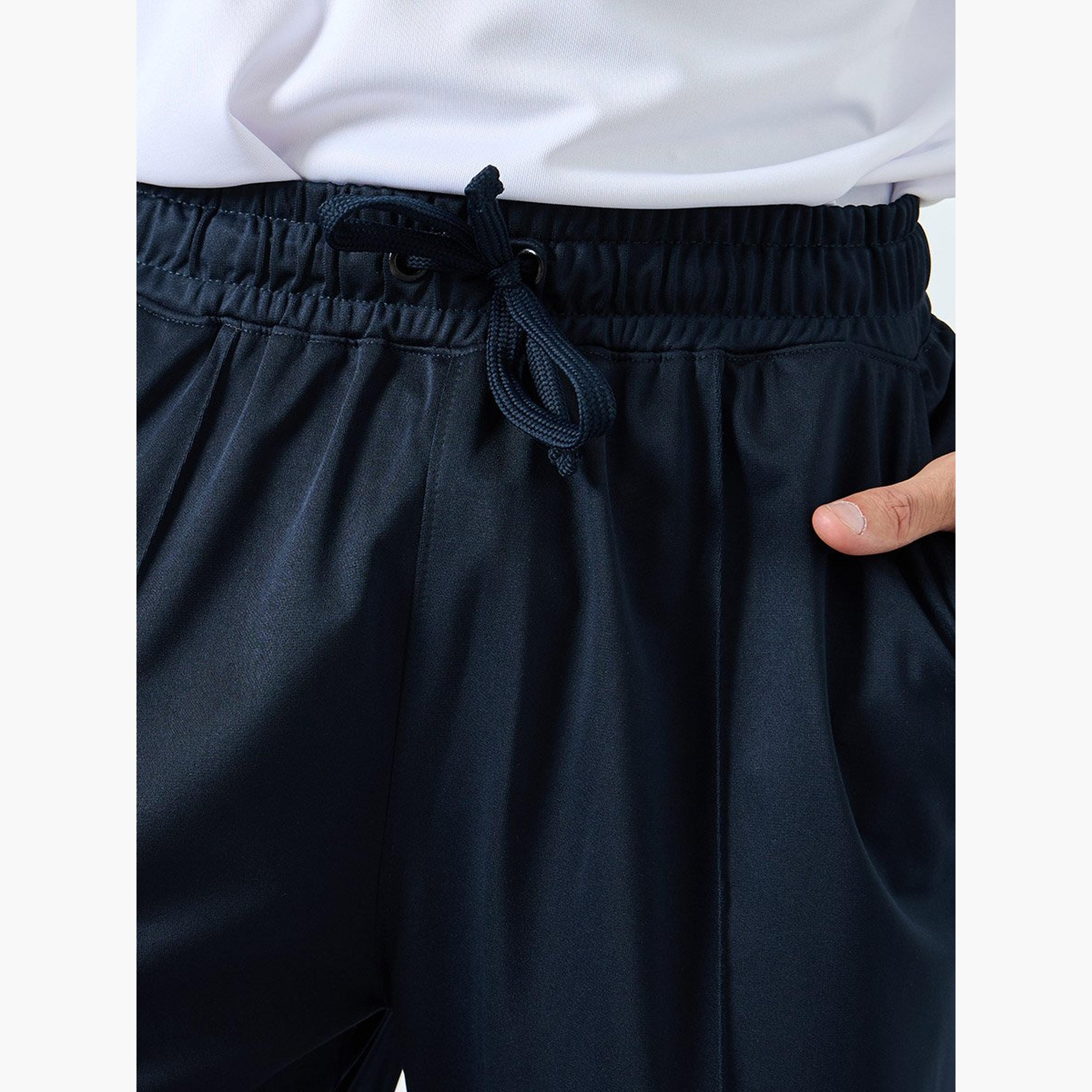 ستايلي - بنطال رياضي رياضي ناعم للغاية ورفيع بتصميم بين تاك مع تفاصيل شارة-men-clothing-sportswearandactivewear-bottoms-joggers-image-3