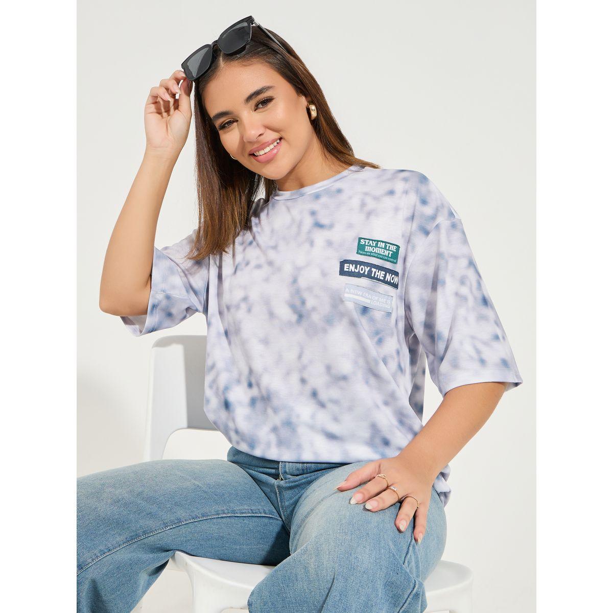 تيشيرت فضفاض مزين بشارة مع اكتاف منخفضة-women-clothing-tshirts-image-1