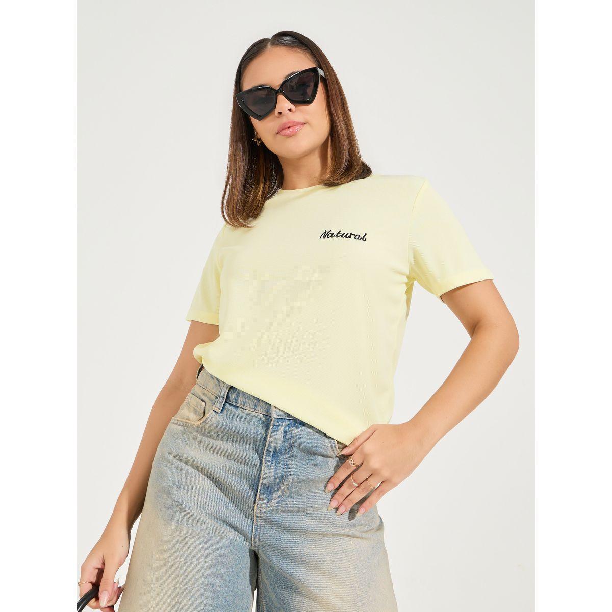 تيشيرت بقصة عادية وتفاصيل مُطرّزة مع اكمام قصيرة-women-clothing-tshirts-image-1