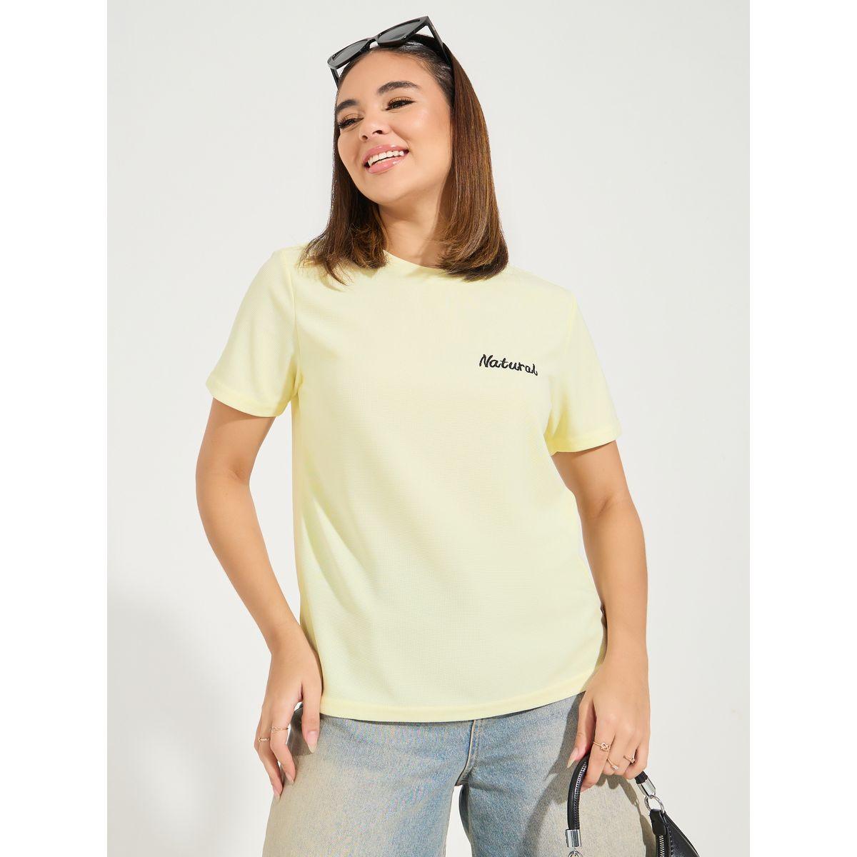 تيشيرت بقصة عادية وتفاصيل مُطرّزة مع اكمام قصيرة-women-clothing-tshirts-image-2