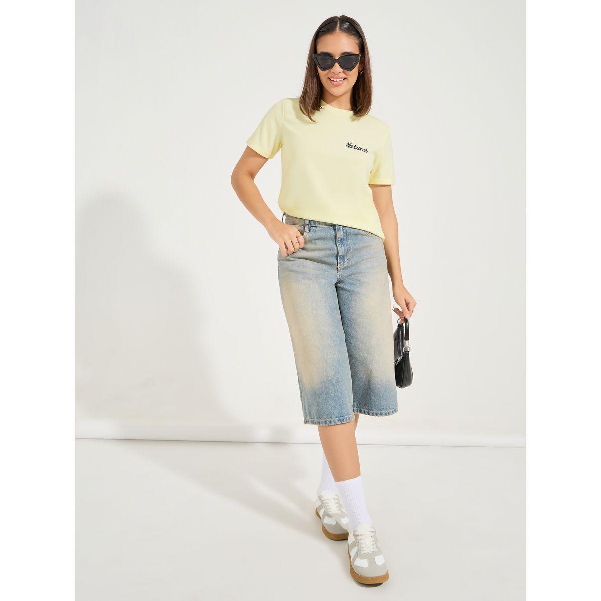 تيشيرت بقصة عادية وتفاصيل مُطرّزة مع اكمام قصيرة-women-clothing-tshirts-image-3
