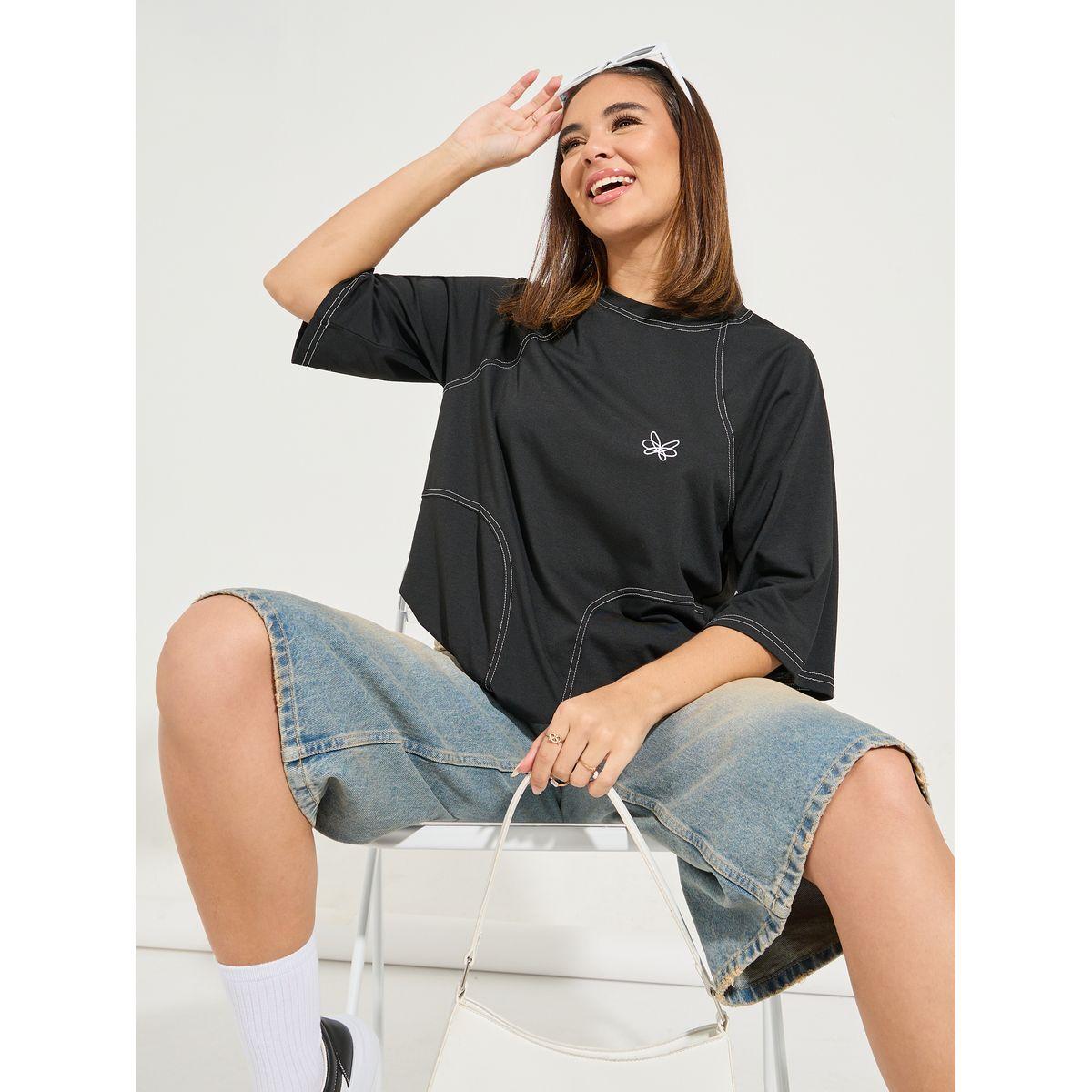 تيشيرت فضفاض سادة باكمام قصيرة وشعار-women-clothing-tshirts-image-1