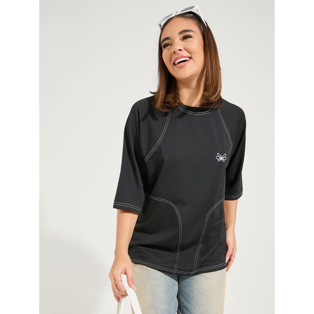 تيشيرت فضفاض سادة باكمام قصيرة وشعار-women-clothing-tshirts-image-2