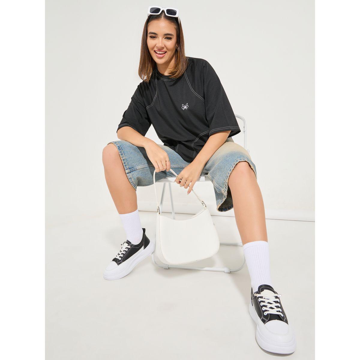 تيشيرت فضفاض سادة باكمام قصيرة وشعار-women-clothing-tshirts-image-3