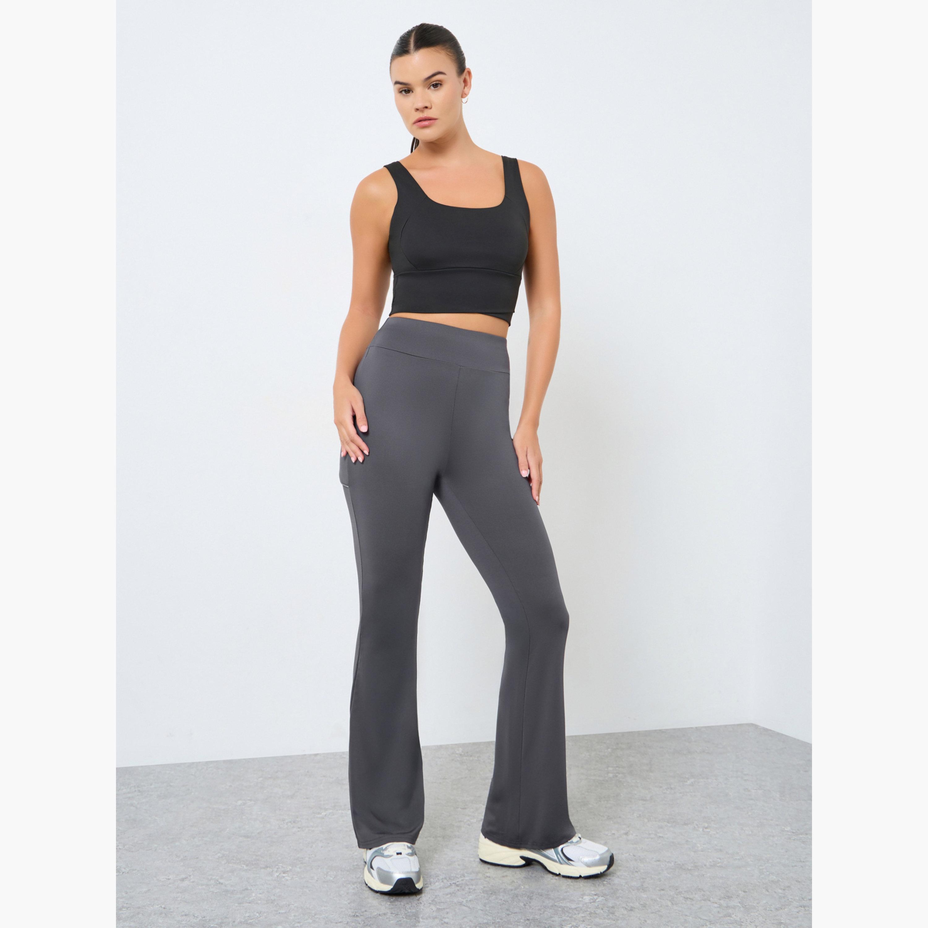 Styli Back Single Reflective Strip Pocket Detail Flared Leggings-women-clothing-sportswearandactivewear-bottoms-leggings-image-2