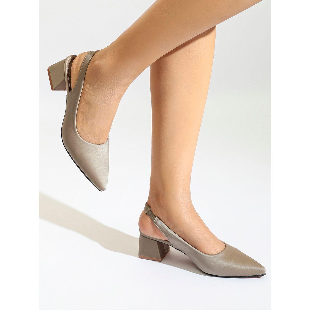 حذاء رسمي سادة بمقدمة مدببة سنِيك-أ-بِيك × ستايلي-women-shoes-heels-image-1
