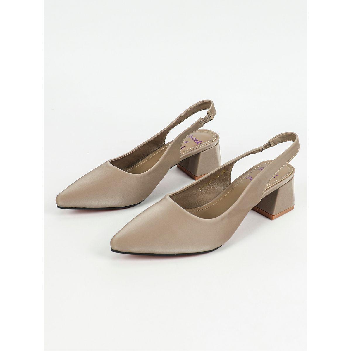 حذاء رسمي سادة بمقدمة مدببة سنِيك-أ-بِيك × ستايلي-women-shoes-heels-image-5
