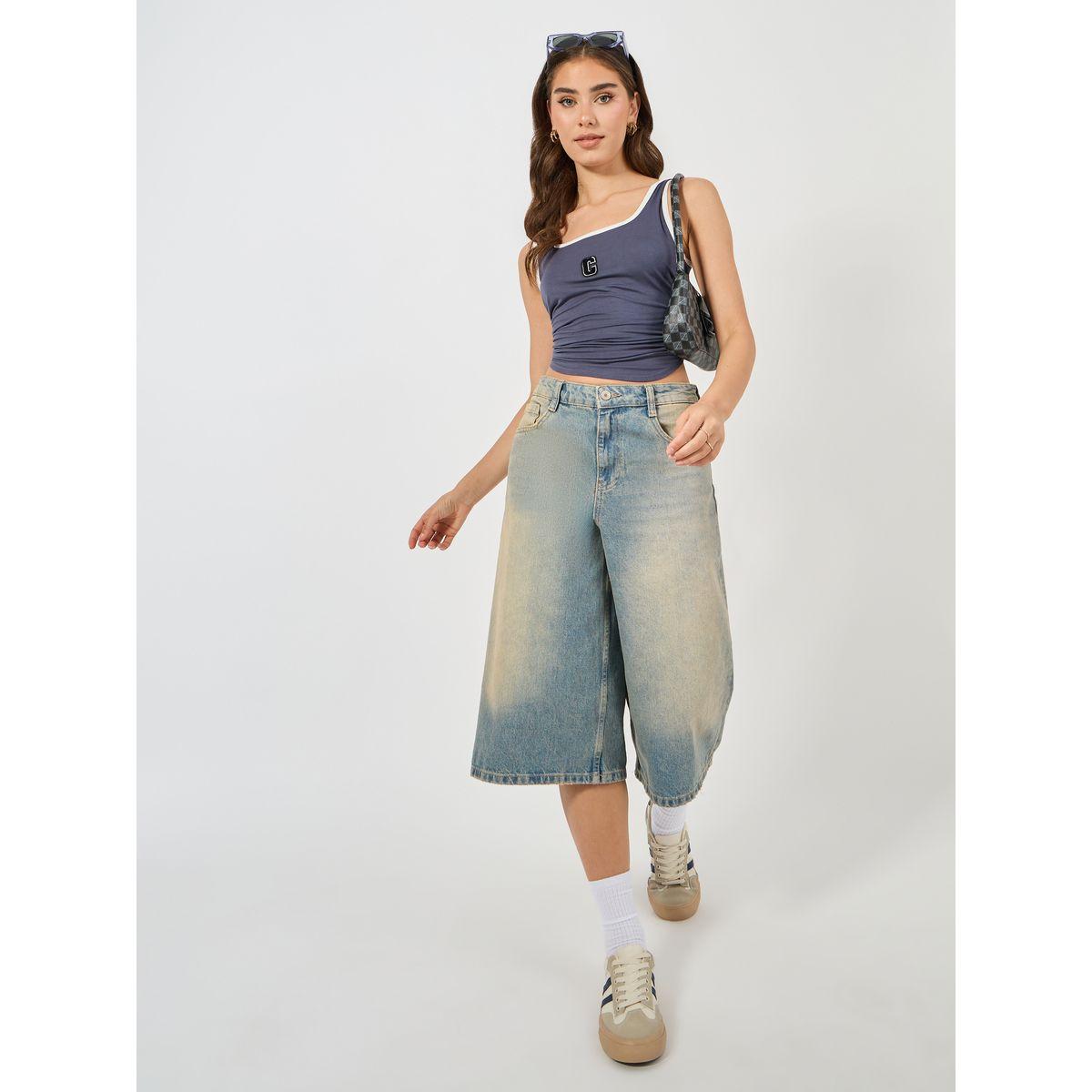 بلوزة بلا اكمام مع ياقة واسعة وتفاصيل مُطرّزة-women-clothing-tshirts-image-2