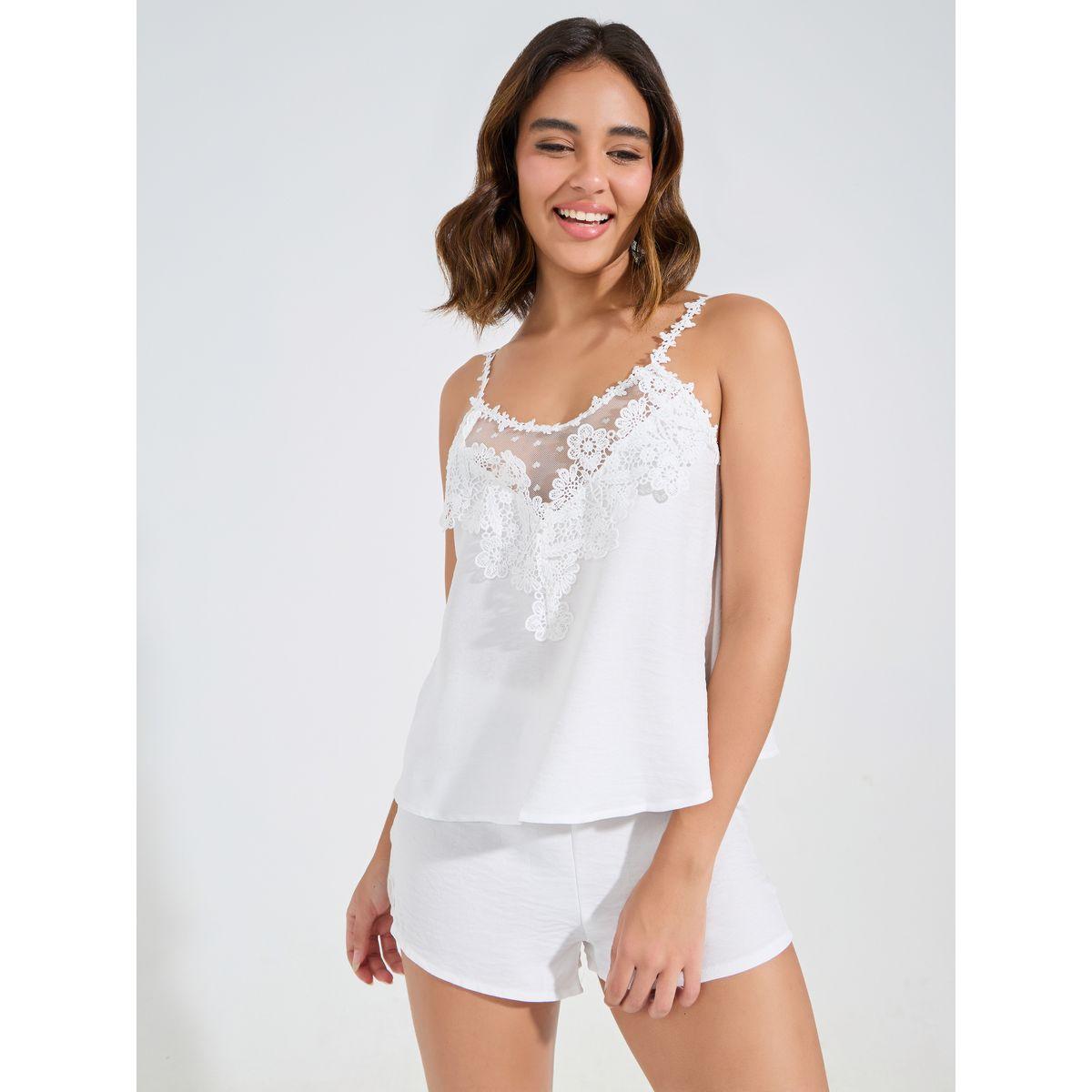 طقم بيجاما من شورت وبلوزة كامي بتفاصيل دانتيل-women-clothing-nightwear-pyjamas-shortsets-image-1