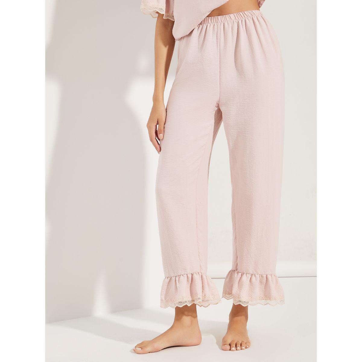 طقم من بنطال بيجاما مع بلوزة بتفاصيل دانتيل وكشكش-women-clothing-nightwear-pyjamas-longsets-image-6