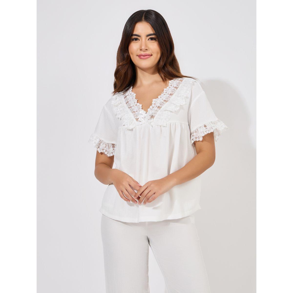 طقم من بنطال بيجاما مع بلوزة بتفاصيل دانتيل-women-clothing-nightwear-pyjamas-longsets-image-2