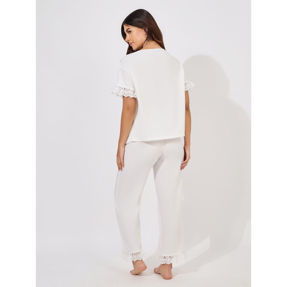 طقم من بنطال بيجاما مع بلوزة بتفاصيل دانتيل-women-clothing-nightwear-pyjamas-longsets-image-4
