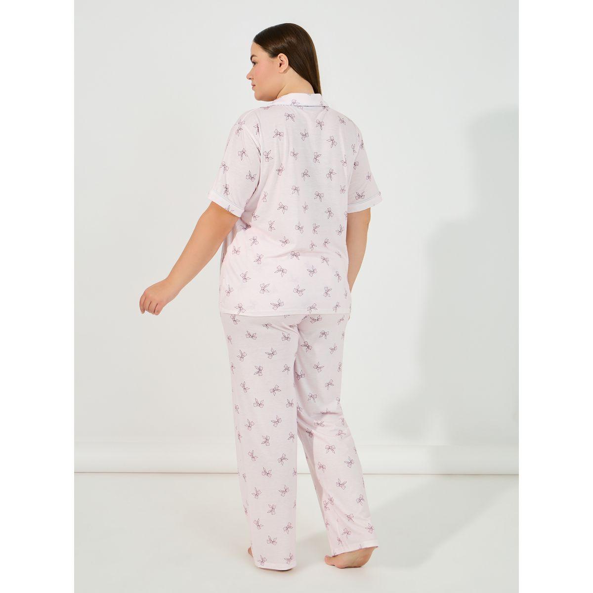 طقم من بنطال بيجاما بمقاس كبير وبلوزة بطبعة فيونكة-women-clothing-nightwear-pyjamas-longsets-image-4