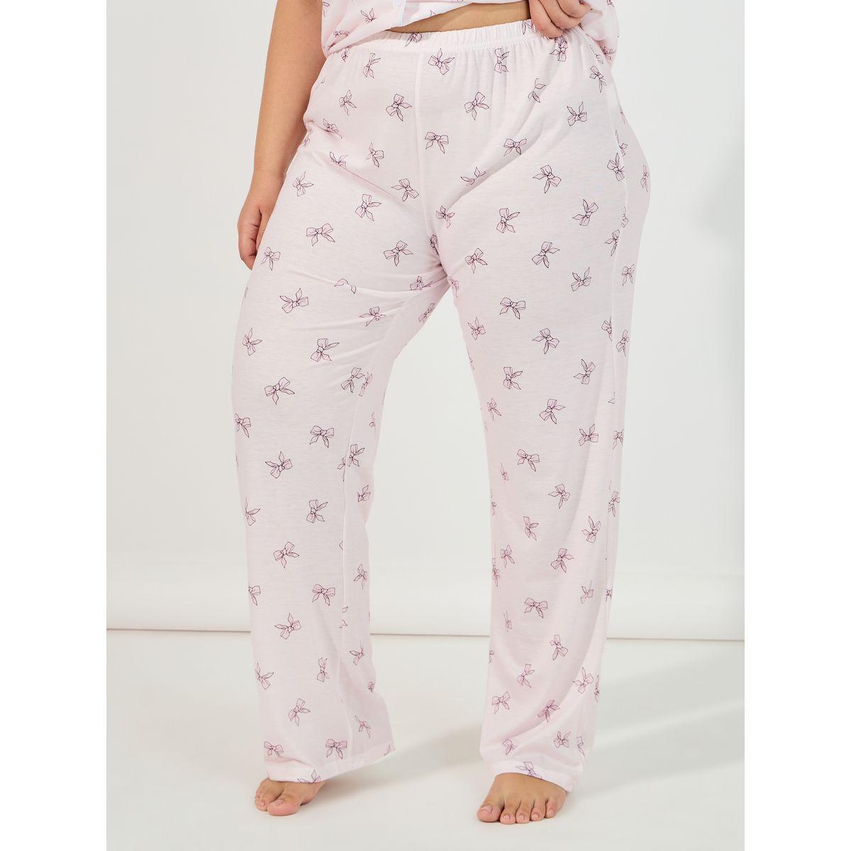 طقم من بنطال بيجاما بمقاس كبير وبلوزة بطبعة فيونكة-women-clothing-nightwear-pyjamas-longsets-image-5