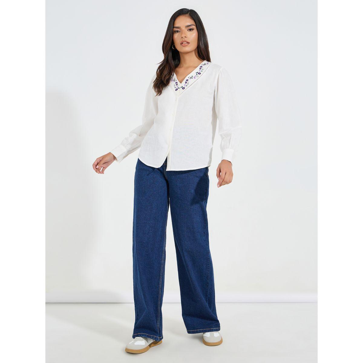 بلوزة بتفاصيل مُطرّزة مع أكمام مكبلة-women-clothing-shirtsandblouses-blouses-image-2