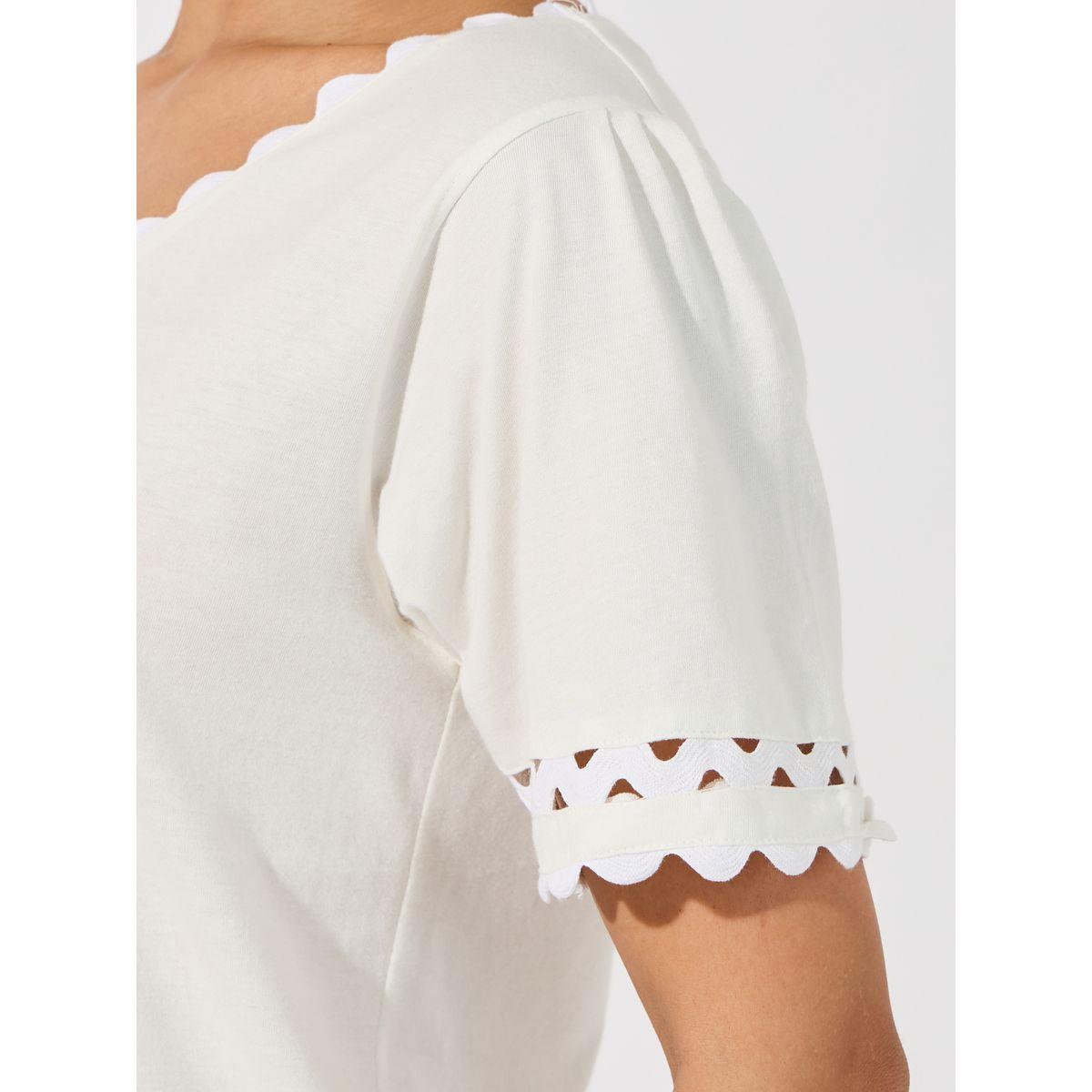 Styli Scallop Lace Insert V Neck Top-women-clothing-shirtsandblouses-blouses-image-3