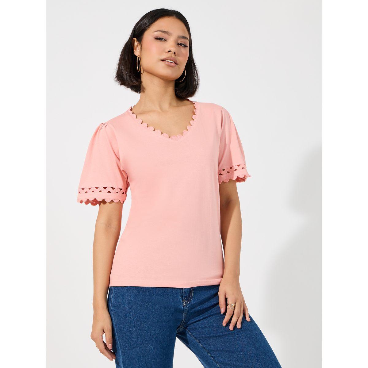 بلوزة كاجوال بتفاصيل دانتيل وحواف بنمط صدف-women-clothing-shirtsandblouses-blouses-image-1