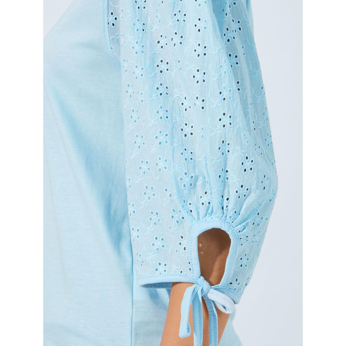 بلوزة بتفاصيل مُطرّزة وأكمام واسعة-women-clothing-shirtsandblouses-blouses-image-3