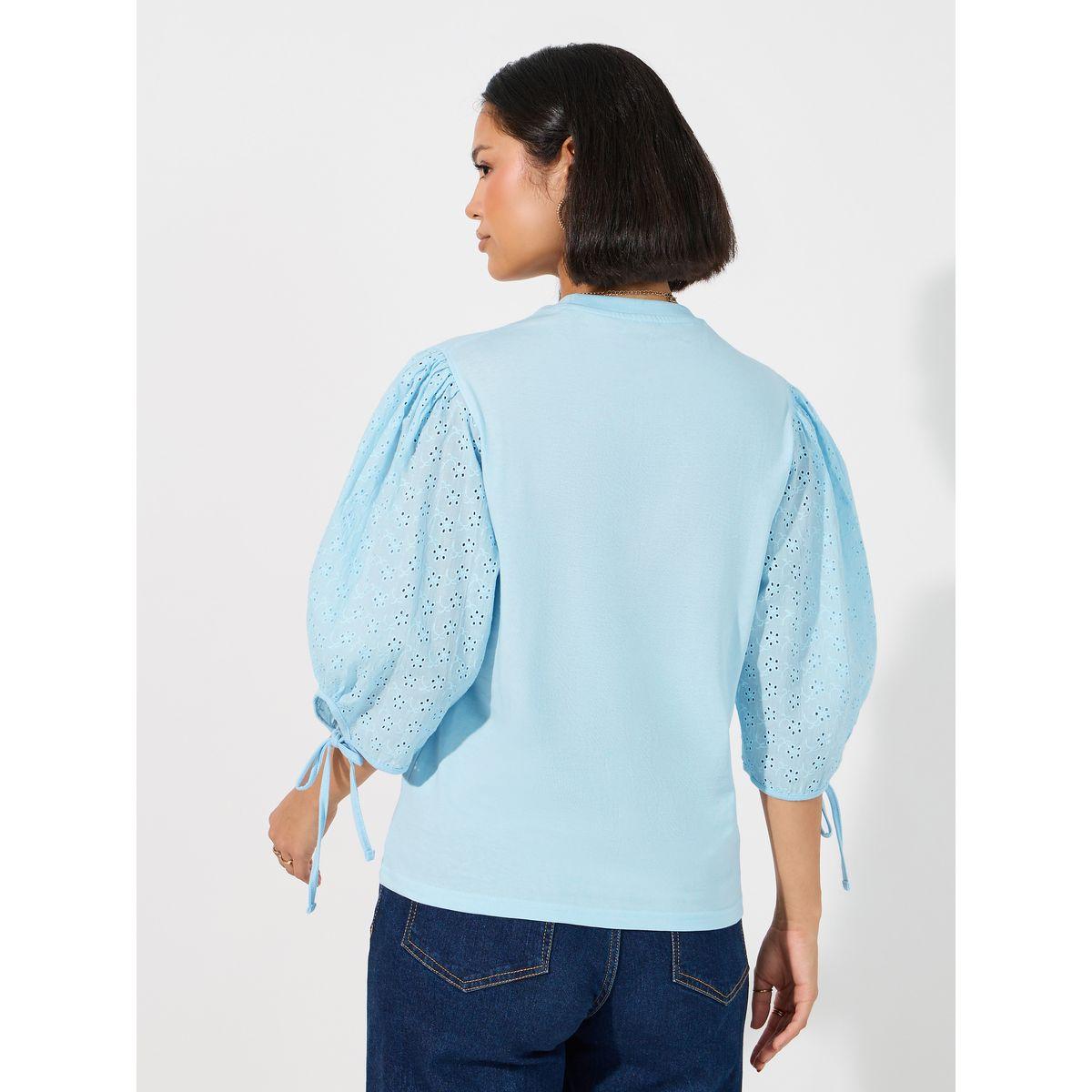 بلوزة بتفاصيل مُطرّزة وأكمام واسعة-women-clothing-shirtsandblouses-blouses-image-4