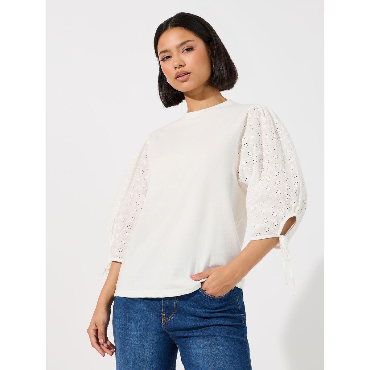 بلوزة بتفاصيل مُطرّزة وأكمام واسعة-women-clothing-shirtsandblouses-blouses-image-1