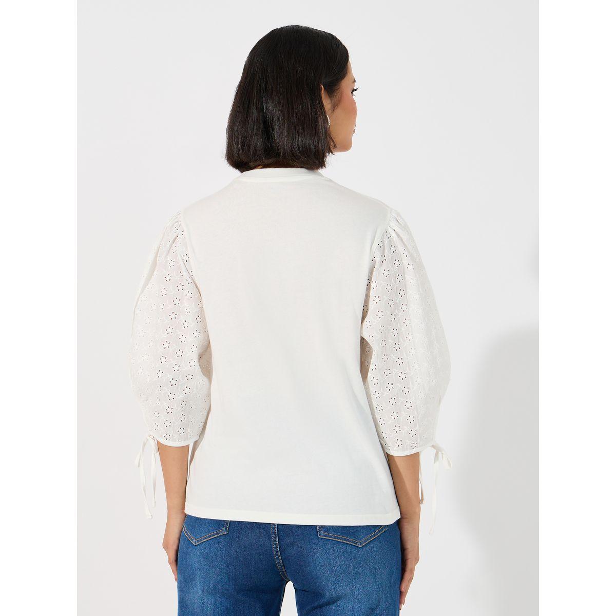 بلوزة بتفاصيل مُطرّزة وأكمام واسعة-women-clothing-shirtsandblouses-blouses-image-4