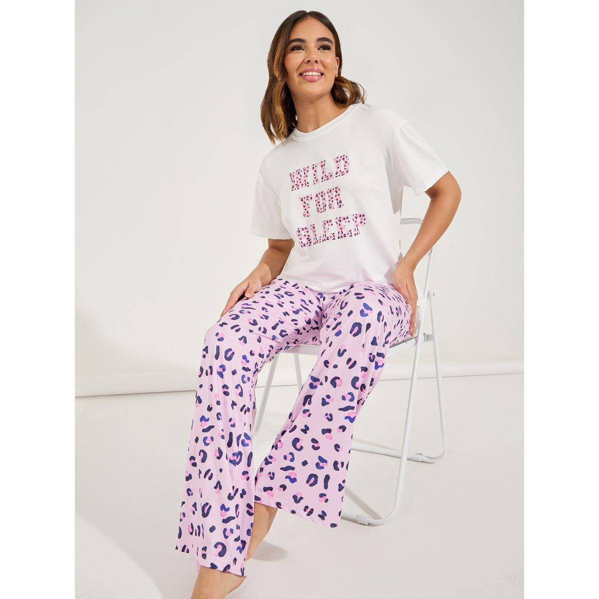 طقم من بنطال بيجاما مع تيشيرت مطبع بكتابة-women-clothing-nightwear-pyjamas-longsets-image-1
