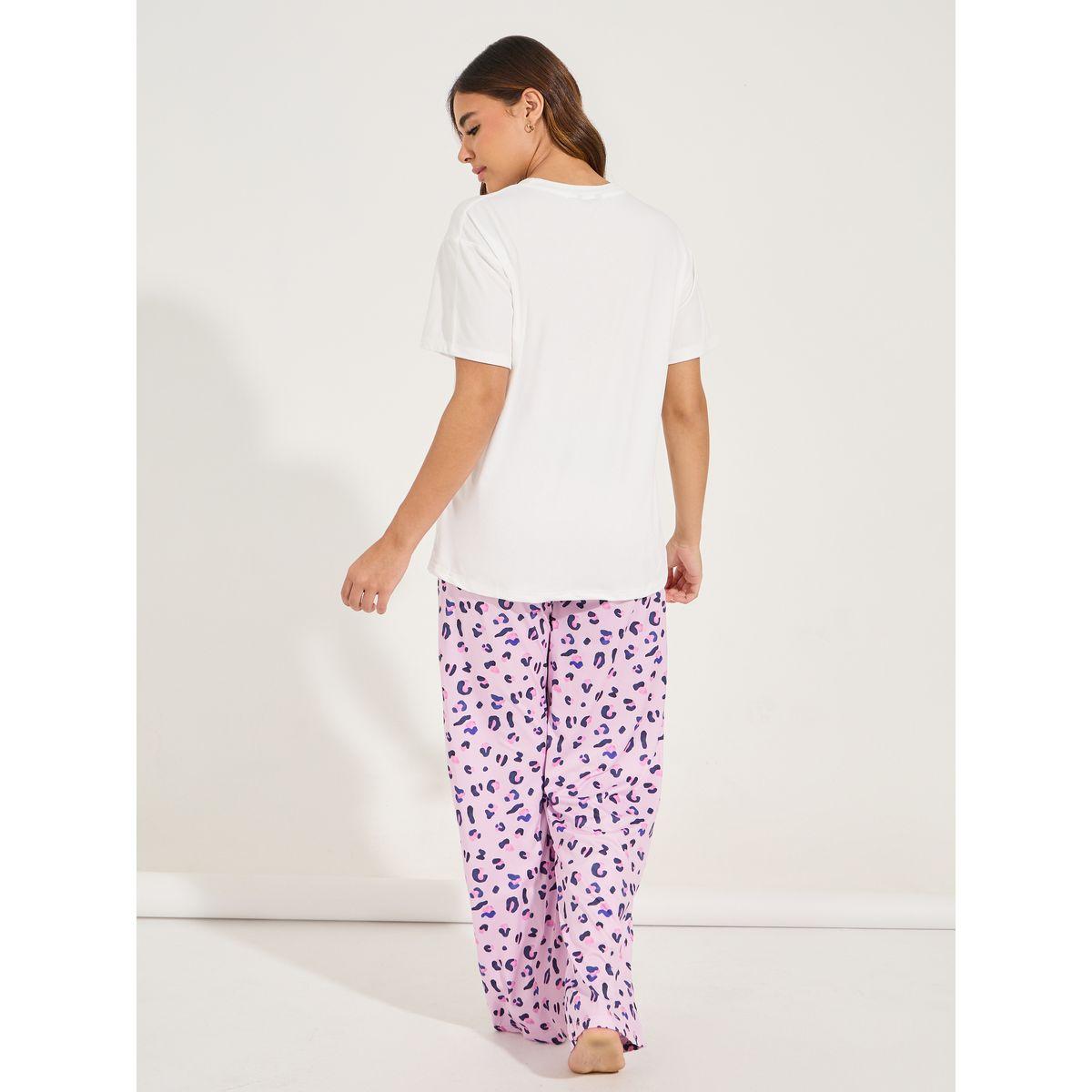 طقم من بنطال بيجاما مع تيشيرت مطبع بكتابة-women-clothing-nightwear-pyjamas-longsets-image-6