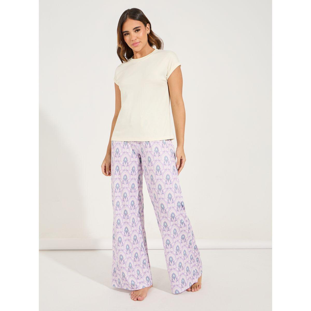 طقم من بنطال بيجاما مع تيشيرت باكمام قصيرة مطوية-women-clothing-nightwear-pyjamas-longsets-image-1