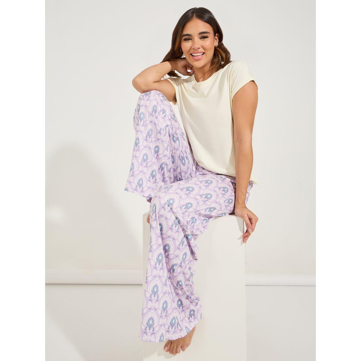 طقم من بنطال بيجاما مع تيشيرت باكمام قصيرة مطوية-women-clothing-nightwear-pyjamas-longsets-image-2