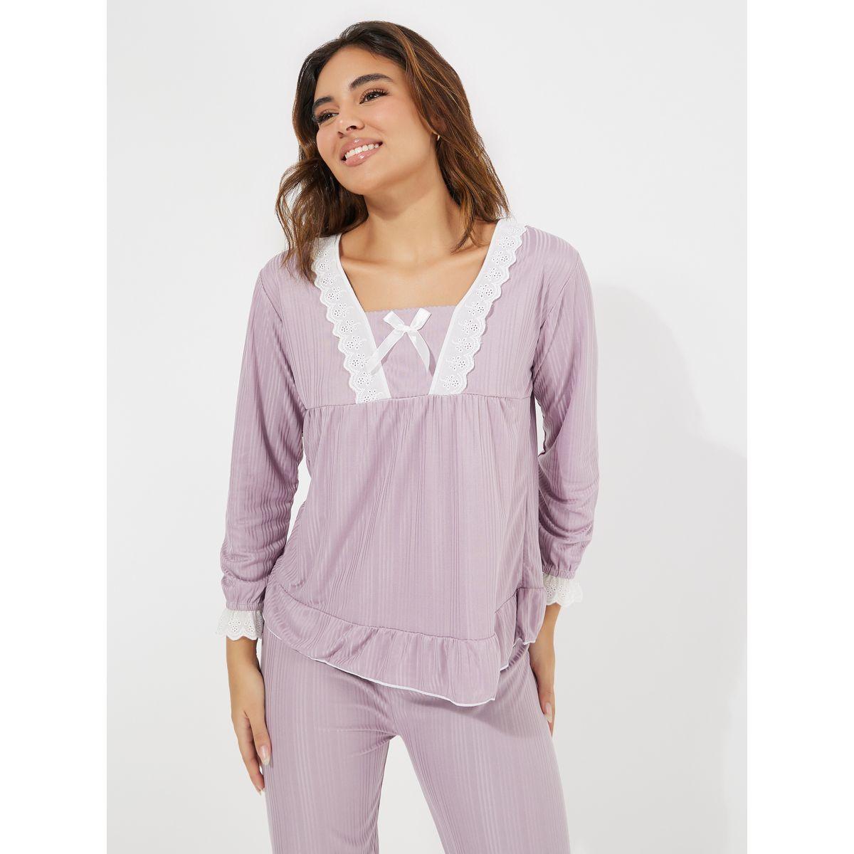 طقم من بنطال بيجاما مع بلوزة بتفاصيل دانتيل-women-clothing-nightwear-pyjamas-longsets-image-2