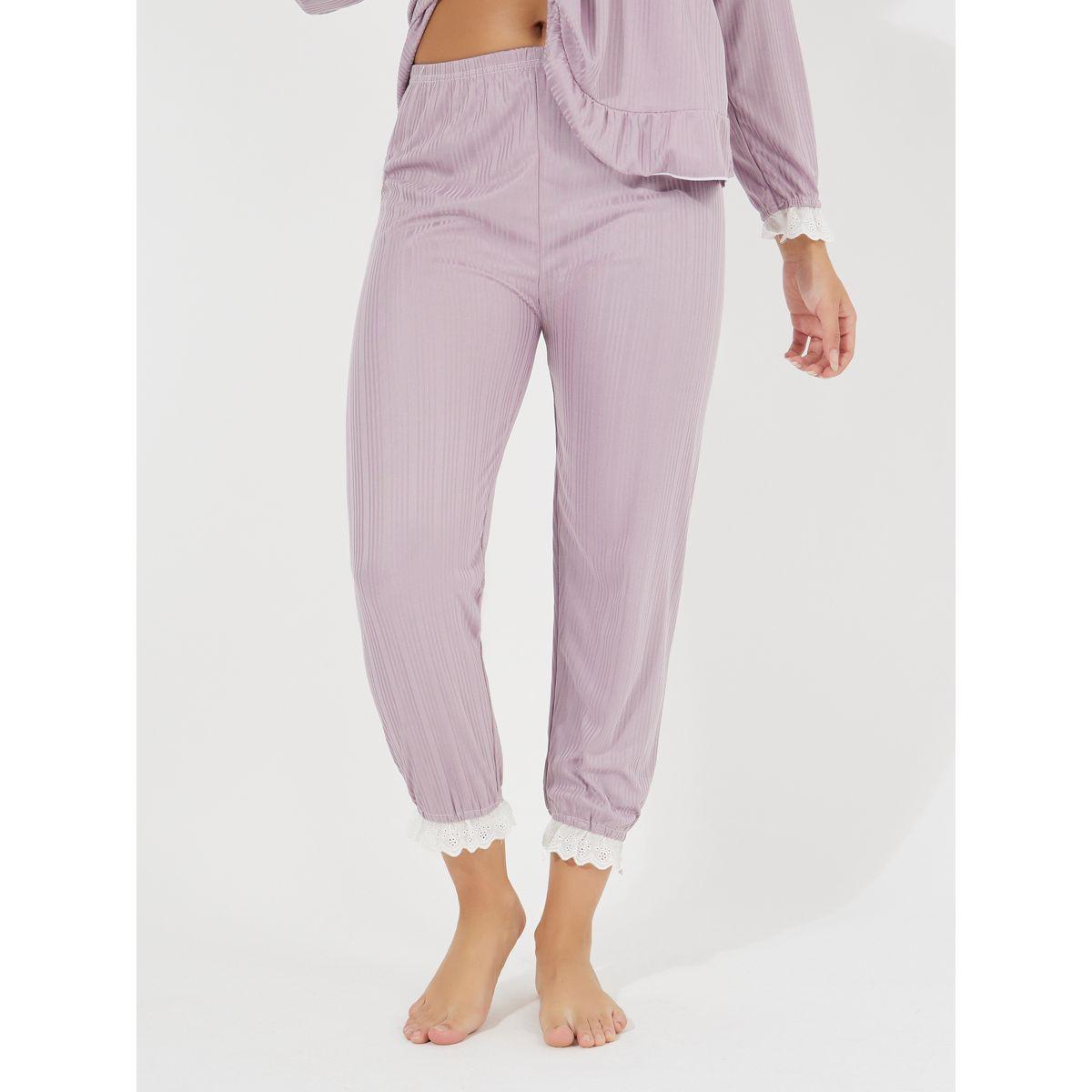 طقم من بنطال بيجاما مع بلوزة بتفاصيل دانتيل-women-clothing-nightwear-pyjamas-longsets-image-5