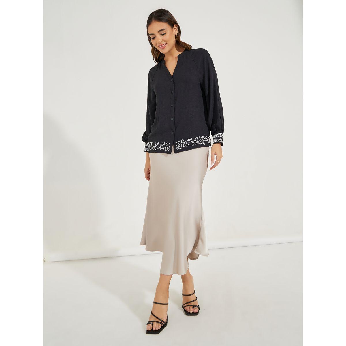 بلوزة بحافة مُطرّزة مع ازرار واكمام مكبلة-women-clothing-shirtsandblouses-blouses-image-2