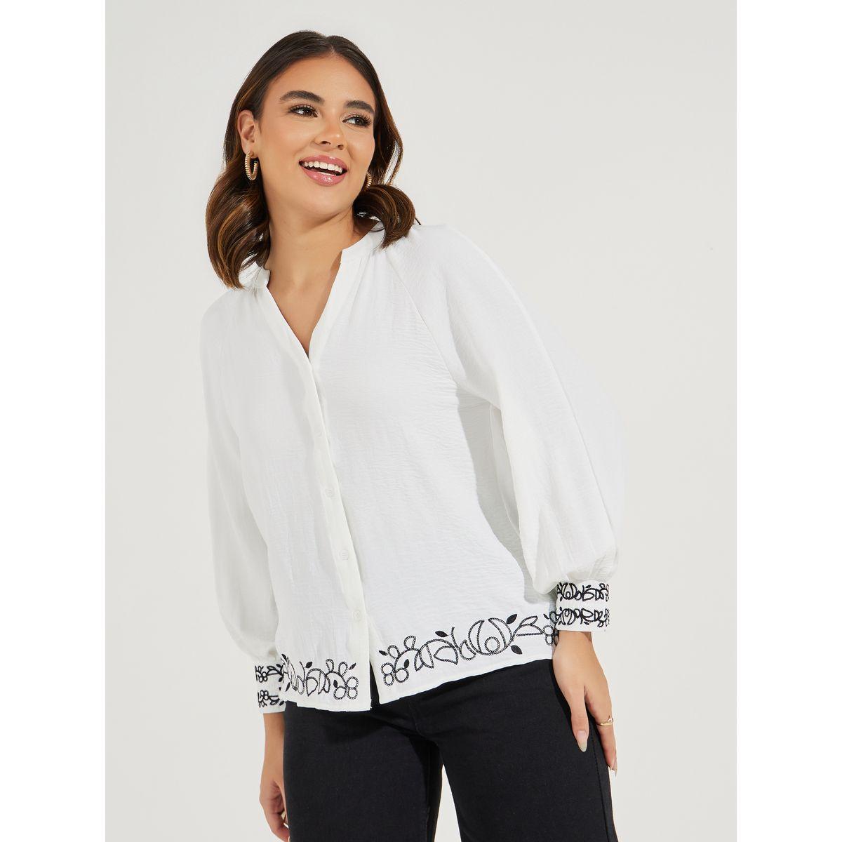بلوزة بحواف مُطرّزة مع ياقة بشق واكمام باساور-women-clothing-shirtsandblouses-blouses-image-1