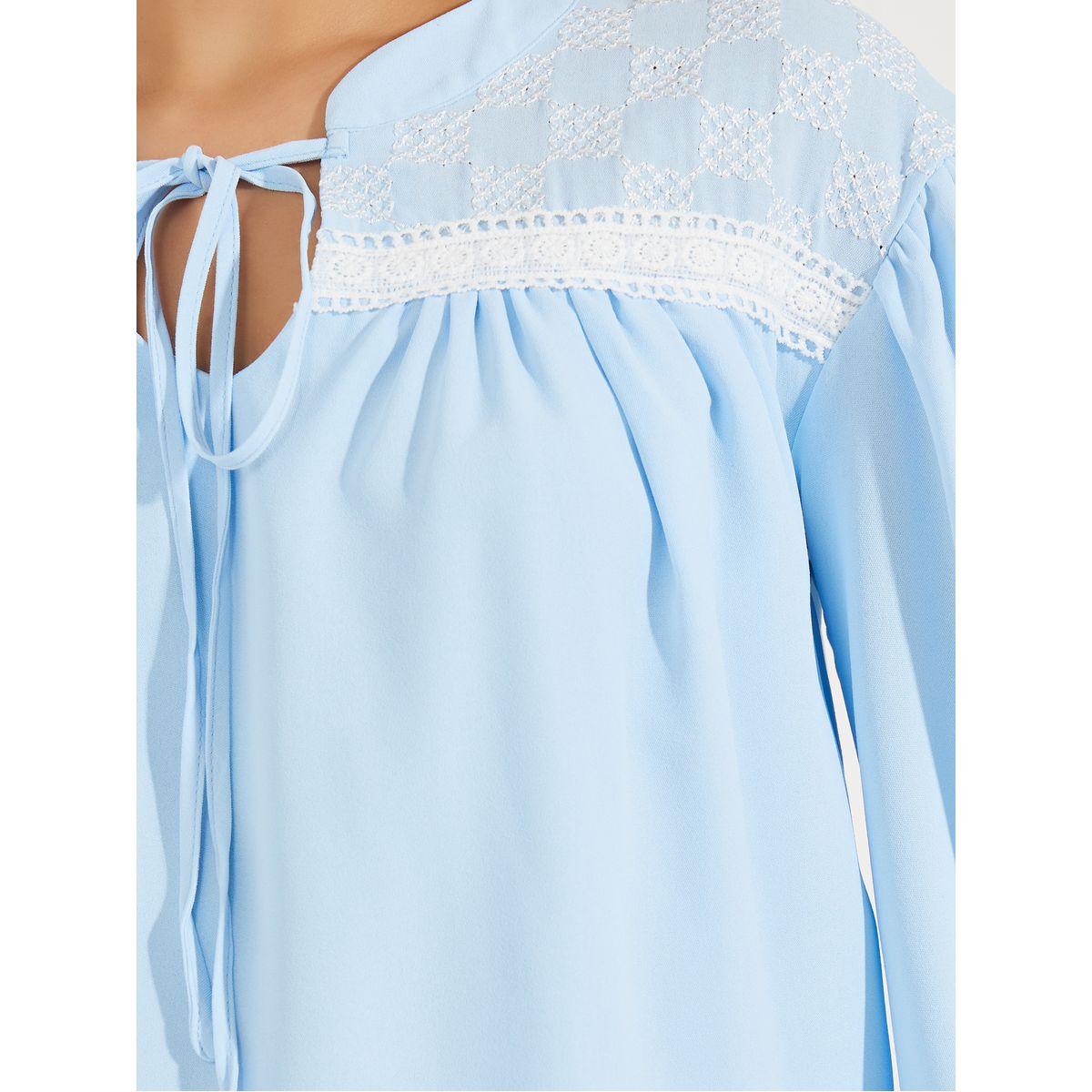 بلوزة باكمام بالون وتفاصيل مُطرّزة مع ياقة باربطة-women-clothing-shirtsandblouses-blouses-image-5