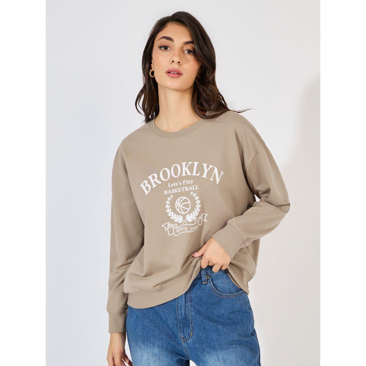 سويت شيرت بقصة عادية وطبعة جرافيك-women-winterwear-hoodiesandsweatshirts-sweatshirts-image-1