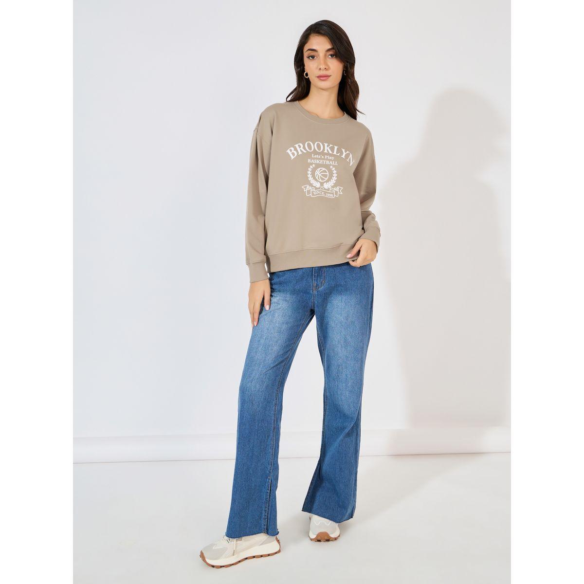 سويت شيرت بقصة عادية وطبعة جرافيك-women-winterwear-hoodiesandsweatshirts-sweatshirts-image-2