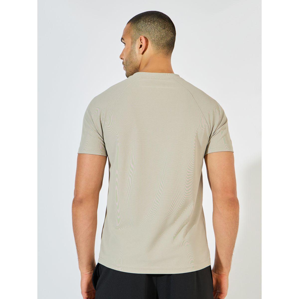 تيشيرت رياضي بتقنية كويك دراي مع قصة عادية-men-clothing-sportswearandactivewear-tshirtsandpolos-image-4