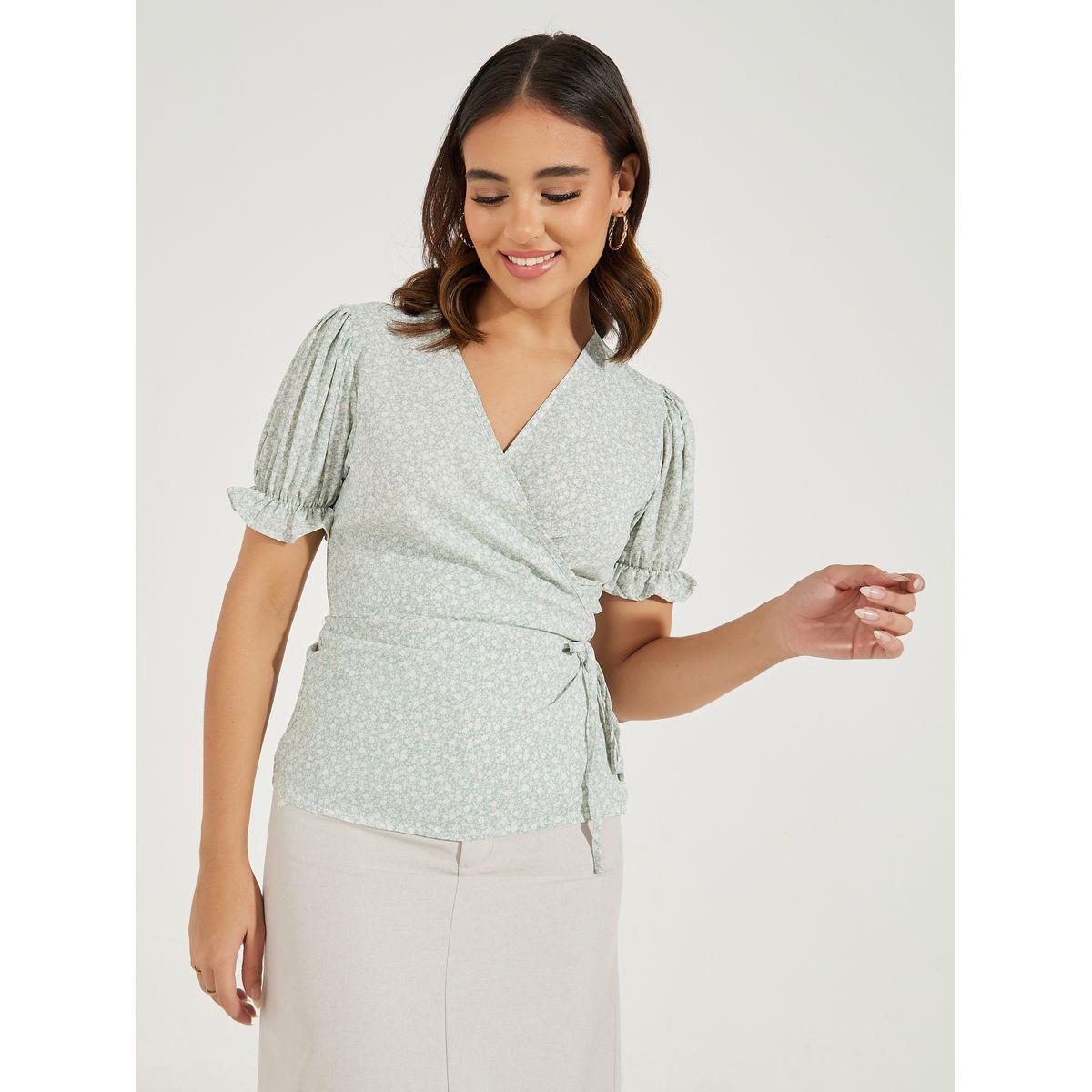بلوزة مطبعة بزهور ونمط لف مع اكمام منفوخة ورباط-women-clothing-shirtsandblouses-blouses-image-1
