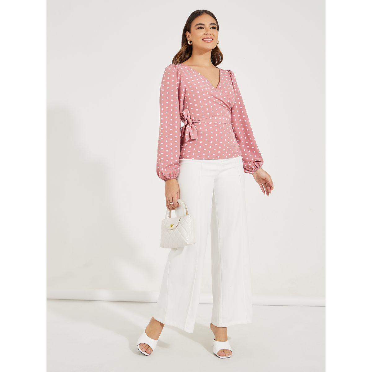 بلوزة بطبعة نقاط بولكا ونمط لف مع رباطة خصر-women-clothing-shirtsandblouses-blouses-image-2