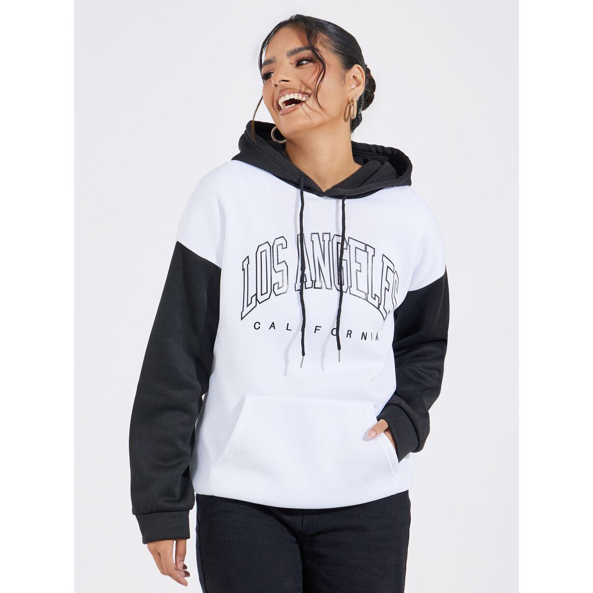 هودي فضفاض بطبعة كتابة ونمط كتل الالوان-women-winterwear-hoodiesandsweatshirts-hoodies-image-1