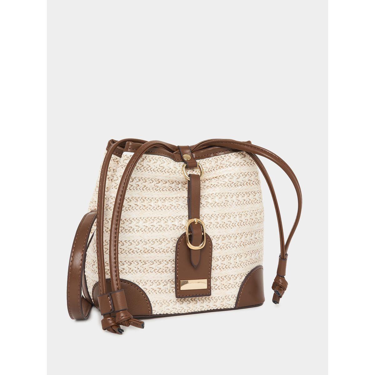 شنطة دلو بتفاصيل بارزة الملمس مع إبزيم-women-bagsandwallets-handbags-image-1