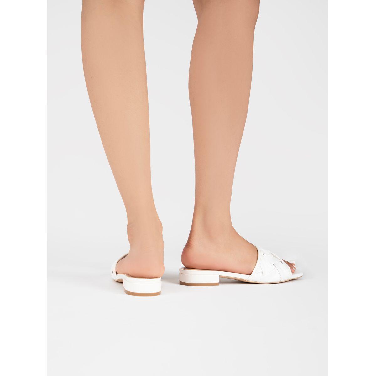 صندل بكعب منخفض وتفاصيل بارزة الملمس رايد × ستايلي-women-shoes-heels-image-3