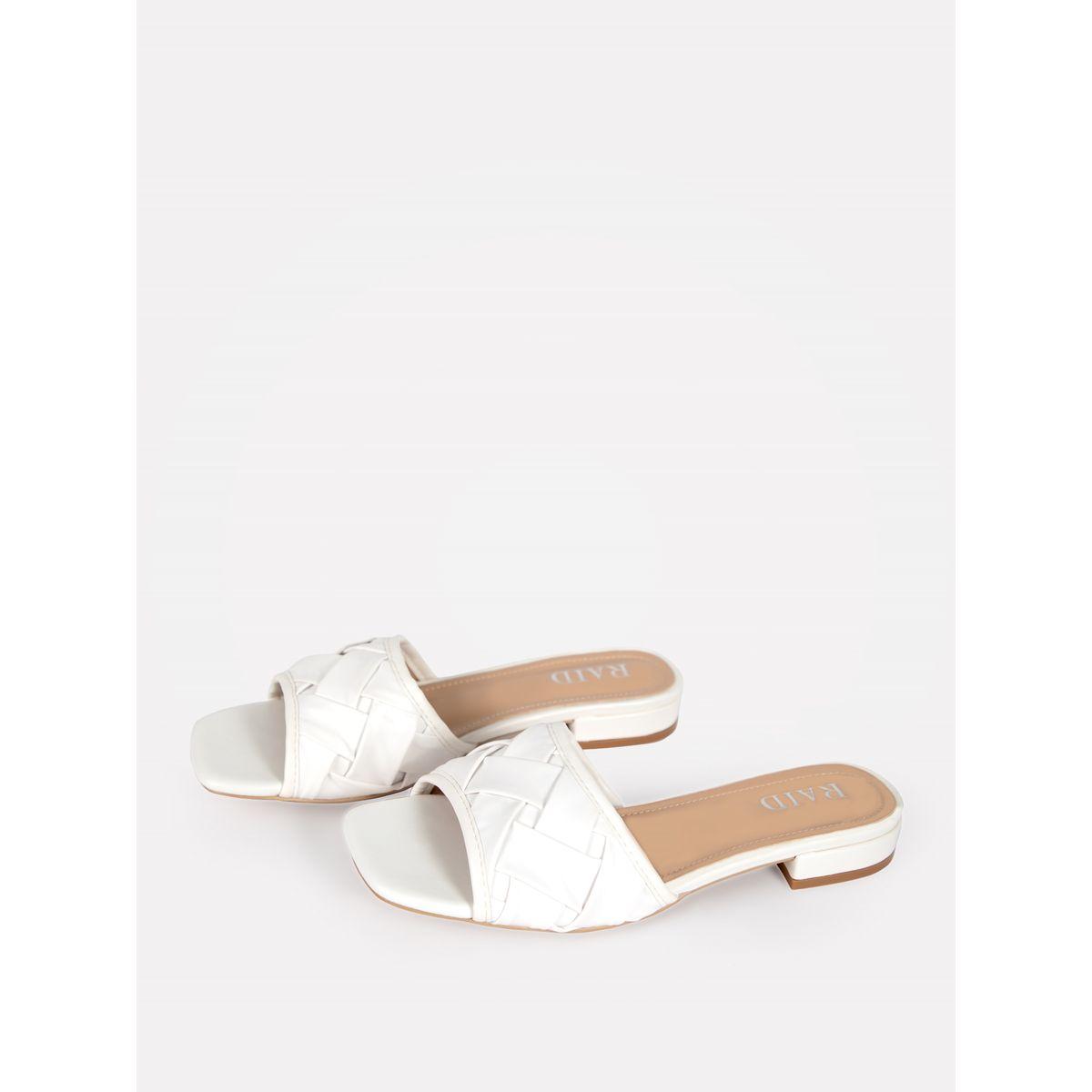 صندل بكعب منخفض وتفاصيل بارزة الملمس رايد × ستايلي-women-shoes-heels-image-5