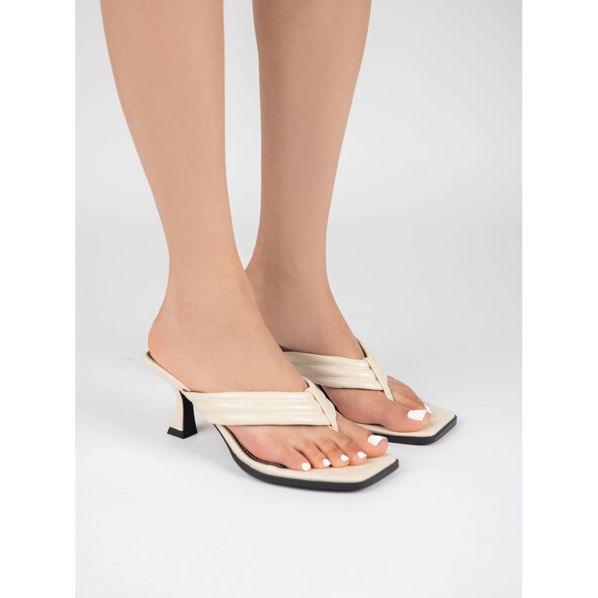 صندل بنمط ثونغ وتفاصيل بارزة الملمس رايد × ستايلي-women-shoes-heels-image-4
