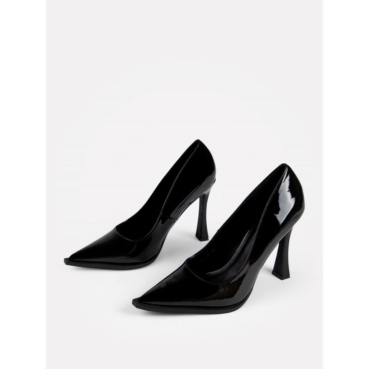حذاء بامب بمقدمة دائرية وتفاصيل لامعة رايد × ستايلي-women-shoes-heels-image-4