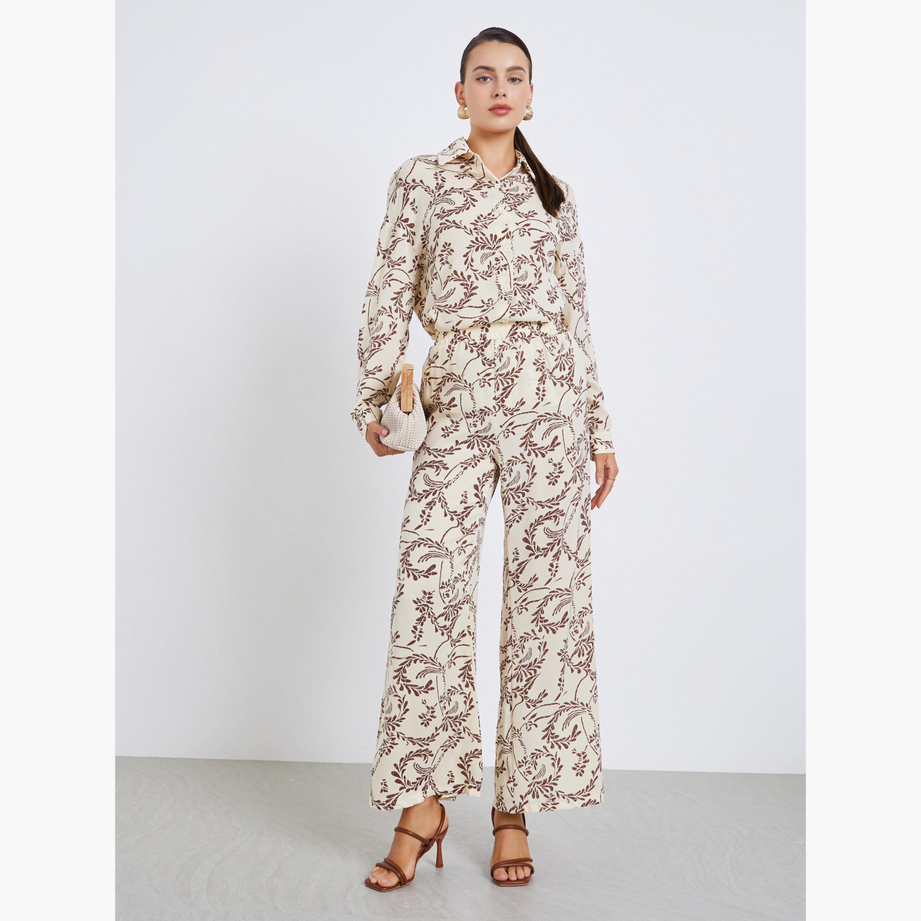 طقم منسق من بنطال وبلوزة بقصة واسعة وطبعة أوراق-women-clothing-coordsets-image-1