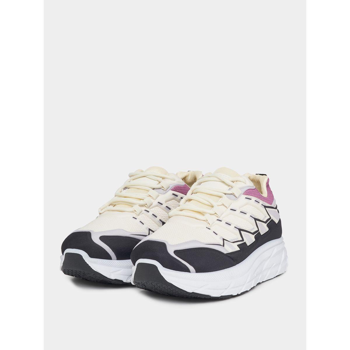حذاء رياضي بنمط كتل الالوان مع رباط غلق-men-shoes-sneakers-image-1