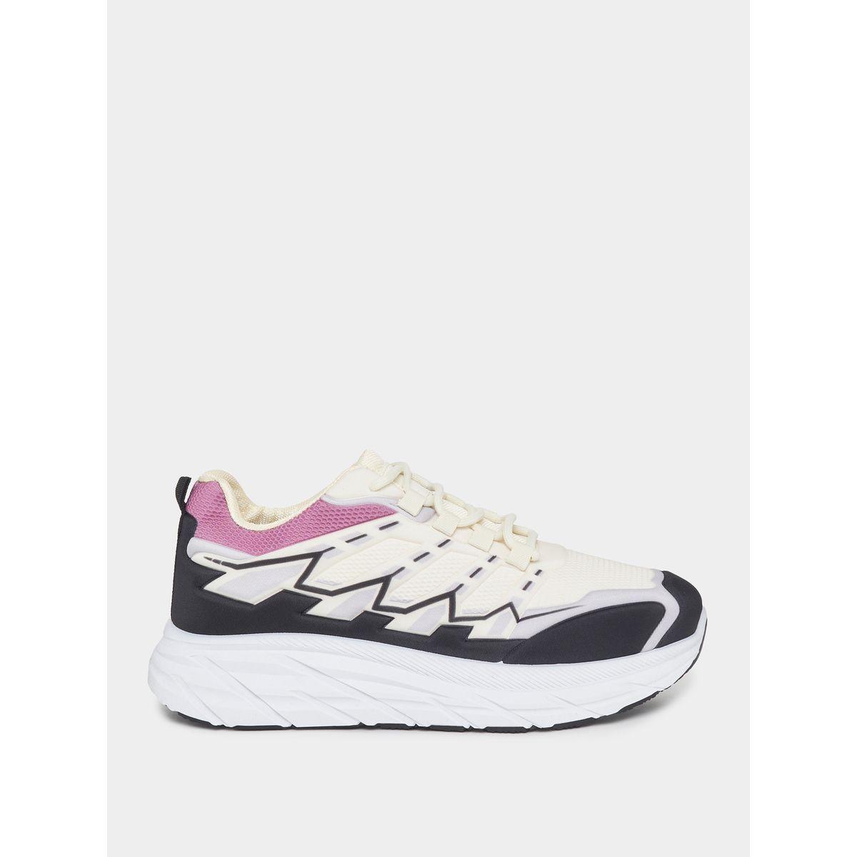 حذاء رياضي بنمط كتل الالوان مع رباط غلق-men-shoes-sneakers-image-2
